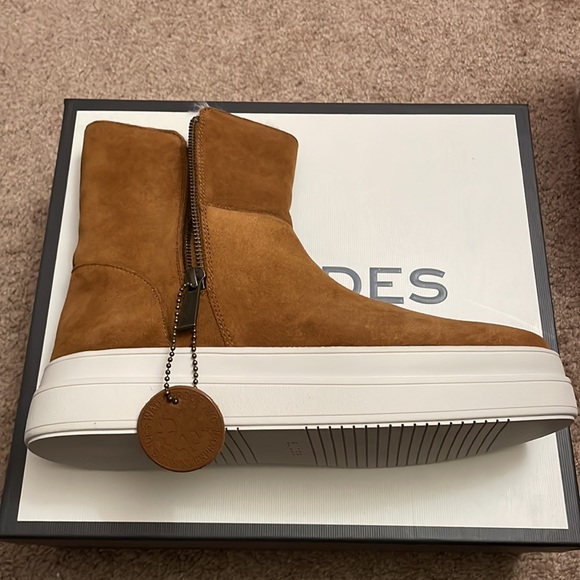 J/SLIDES TRISTAN SUEDE BOOT - Picture 3 of 6